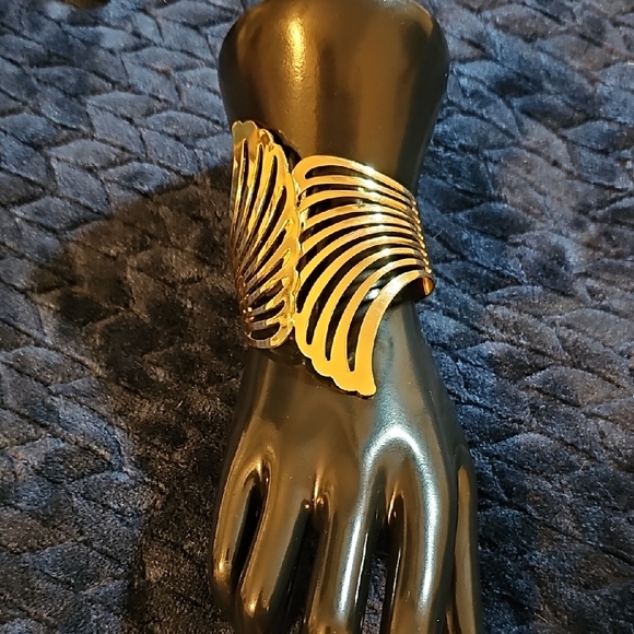 Walmart Chic Gold Statement Cuff Bracelet - Picture 1 of 3